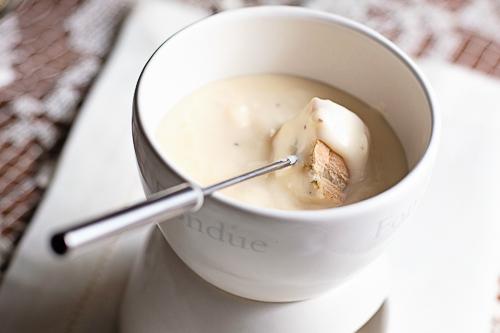 Fondue z serka topionego Fondue z serka topionego