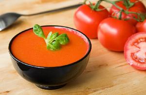 Kremowa zupa pomidorowa z bazylią